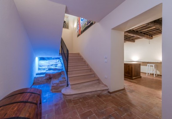 La ristrutturazione del casale è stata condotta con particolare cura delle forme architettoniche e attenzione nei dettagli – Villa Poderina