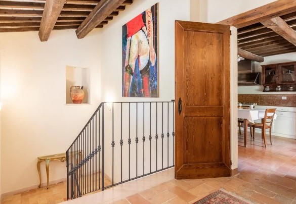 Il casale è disposto su due piani – Villa Poderina