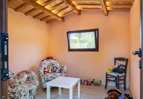 Ancora per i piccoli una casetta a loro dedicata, poco distante dal casale – Villa Poderina