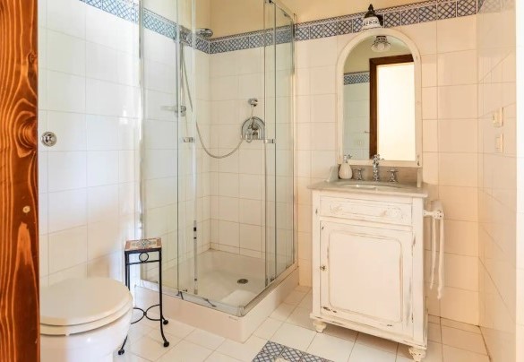 Bagno con doccia al piano seminterrato – Villa Poderina