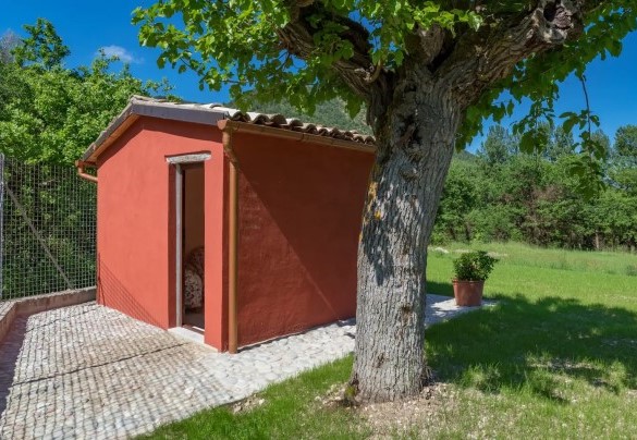 Ancora per i piccoli una casetta a loro dedicata, poco distante dal casale – Villa Poderina
