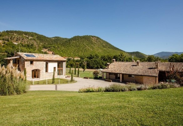La proprietà è circondata da un soleggiato e pianeggiante parco di circa 30.000 mq – Villa Poderina