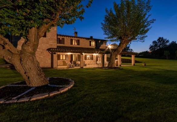 La villa è circondata da un pianeggiante parco di circa 30.000 mq – Villa Poderina