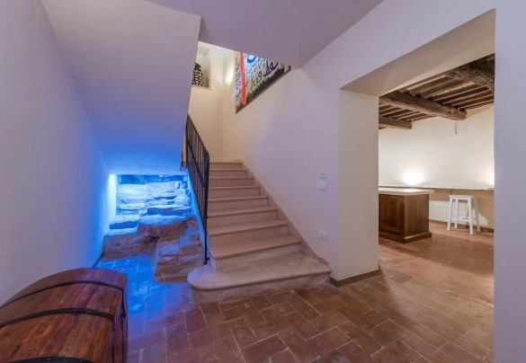 La ristrutturazione del casale è stata condotta con particolare cura delle forme architettoniche e attenzione nei dettagli – Villa Poderina