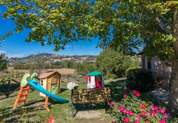 Area giochi per bambini (con casetta e scivolo) - Villa Poggiente