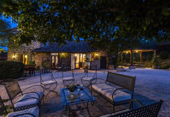 Il casale illuminato al tramonto - Villa Poggiente