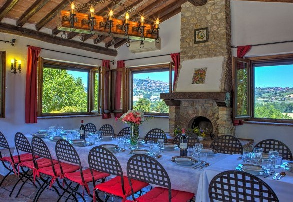 L'annesso della sala da pranzo si trova di fronte alla cucina - Villa Poggiente