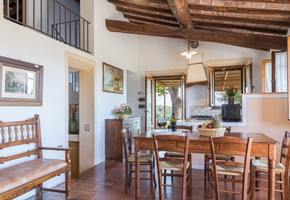 Soggiorno con angolo cottura e pergola attrezzata - Villa Poggio Bonelli