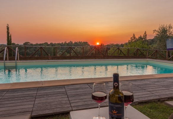 La piscina al tramonto - Villa Poggio Bonelli