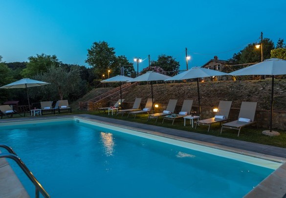 La piscina di notte- Villa Poggio Bonelli