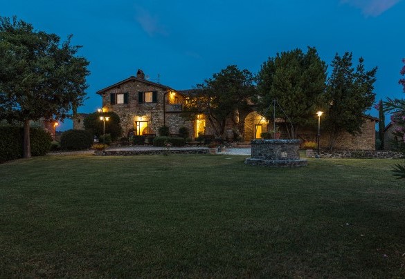 La villa e il giardino di sera - Villa Poggio Bonelli