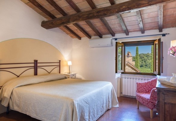 Camera matrimoniale con letto divisibile al primo piano- Villa Poggio Bonelli