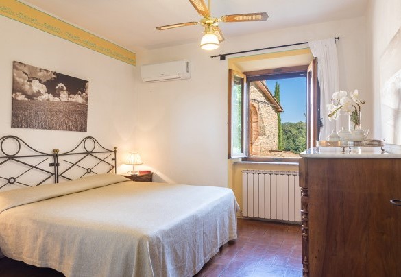 Camera matrimoniale con letto divisibile al primo piano- Villa Poggio Bonelli