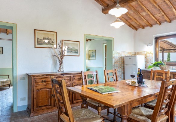 Soggiorno con angolo cottura e terrazza attrezzata nell'annesso - Villa Poggio Bonelli