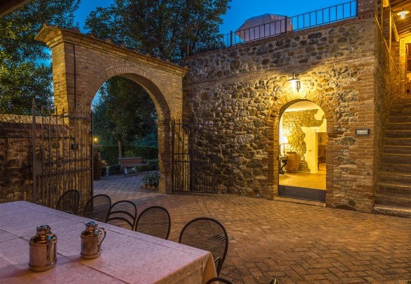 La villa di sera - Villa Poggio Bonelli