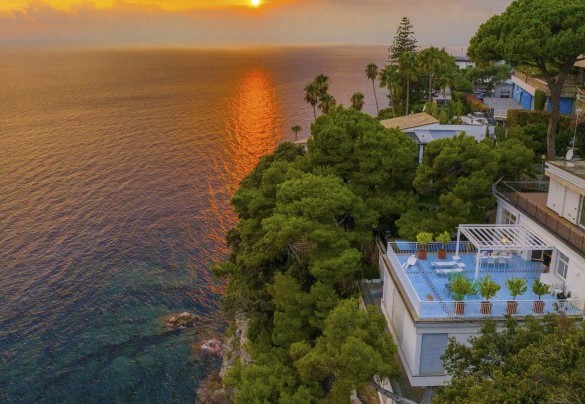 The setting sun, every night a new magic....... - Villa Ponti