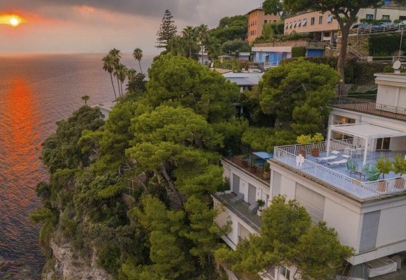 The property develops on the lower level of a two-storey building (the first floor belongs to a different owner) - Villa Ponti