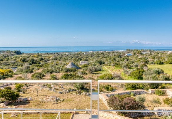 Il parco della villa è caratterizzato dalla presenza di piante mediterranee e dal caratteristico mirto – Villa Porta Azzurra