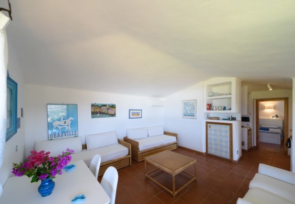 Soggiorno con due divani letto singoli in dependance - Villa Portobello