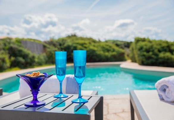 Relax a bordo piscina con vista sul mare - Villa Portobello