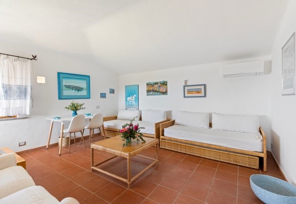Soggiorno con due divani letto singoli in dependance - Villa Portobello