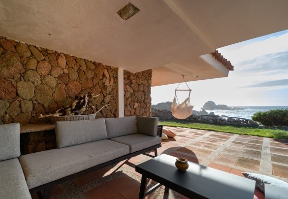 L’area lounge nel patio all’uscita del soggiorno - Villa Portobello