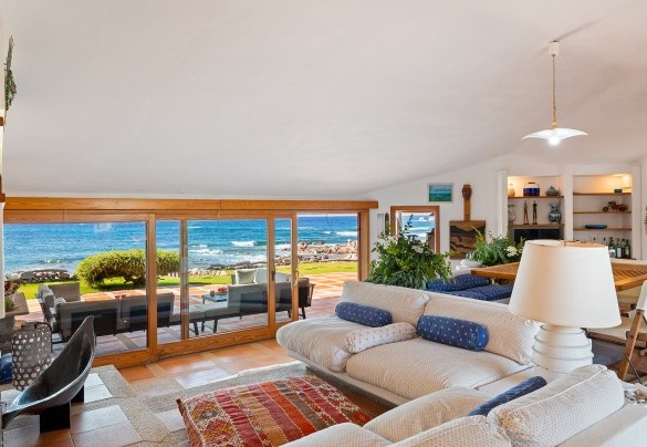 Ampie finestre vetrate per godere appieno del paesaggio incantevole - Villa Portobello