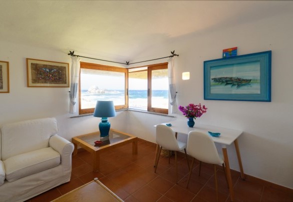 Finestre vista mare nel soggiorno della dependance - Villa Portobello