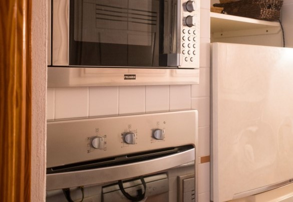 La cucina ha accesso diretto alla zona pranzo esterna - Villa Portobello