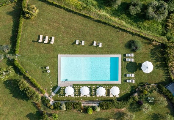 L'area piscina vista dall'alto - Villa Primo Sole 