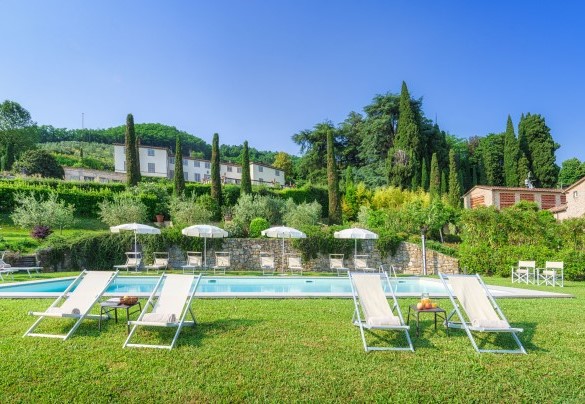 La piscina dista 50 mt dalla casa - Villa Primo Sole  