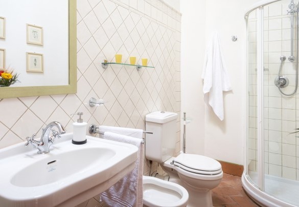 Bagno en-suite con doccia n.10 al primo piano App. 5 - Villa Primo Sole