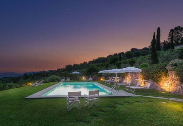 Il tramonto di mille colori visto dalla zona piscina - Villa Primo Sole  