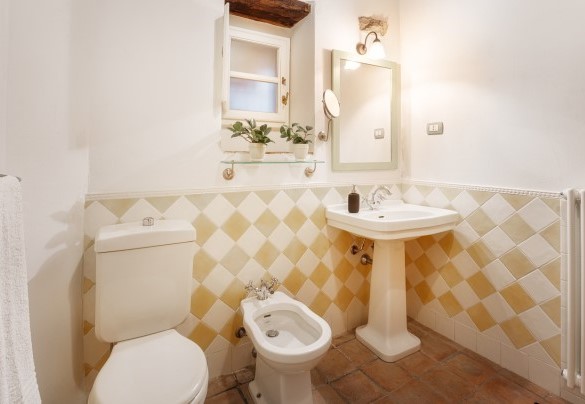 En suite bathroom with shower n.5 on the ground floor App.2 - Villa Primo Sole