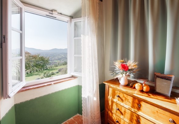 Scorcio panomarico dalla camera matrimoniale n.2 al primo piano App. 1 - Villa Primo Sole  
