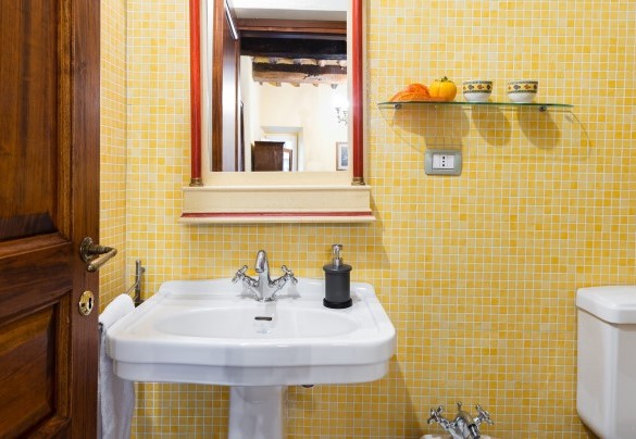 Bathroom with shower n.8 on the ground floor App.4 - Villa Primo Sole 