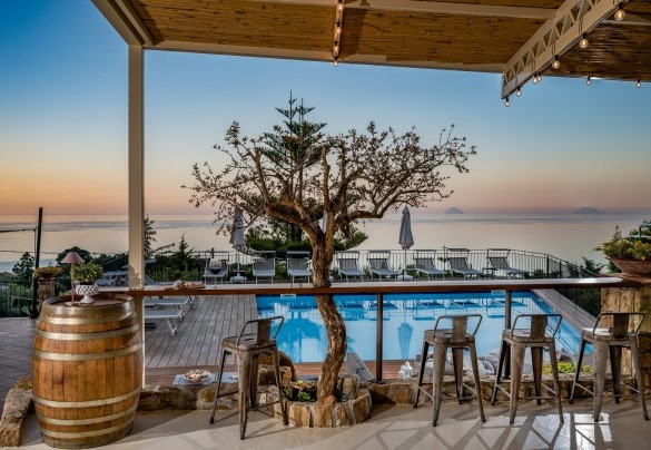 Piscina al tramonto con vista mare - Villa Provenza