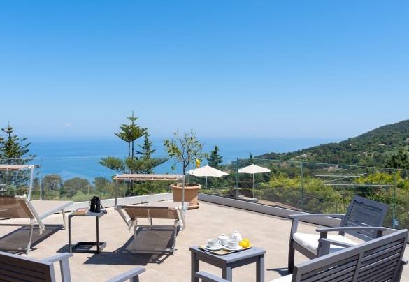 La terrazza al primo piano con vista mare – Villa Provenza