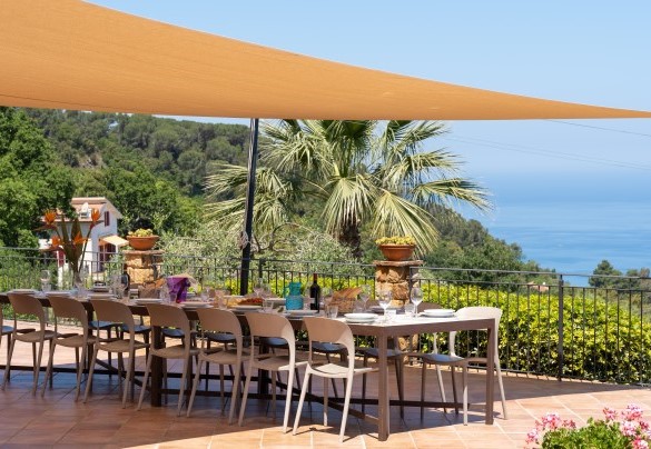 La zona pranzo all’aperto – Villa Provenza