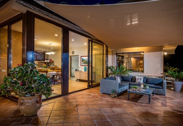 Ingresso dalla cucina tramite il porticato - Villa Provenza