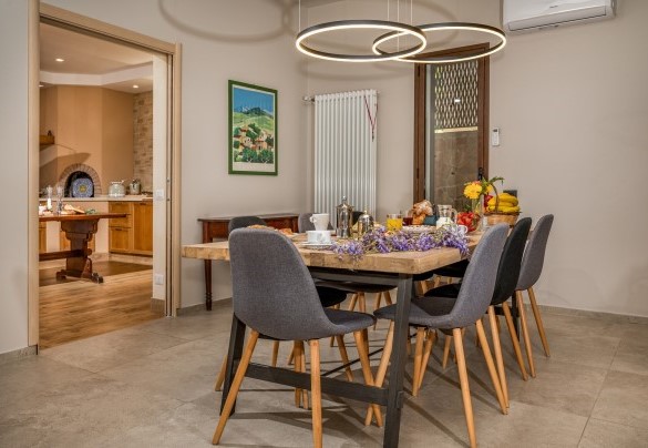 La zona colazione comunicante con la cucina - Villa Provenza