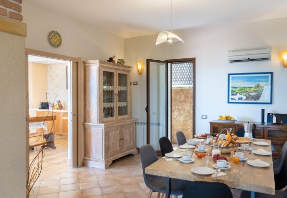 La sala da pranzo al piano terra – Villa Provenza