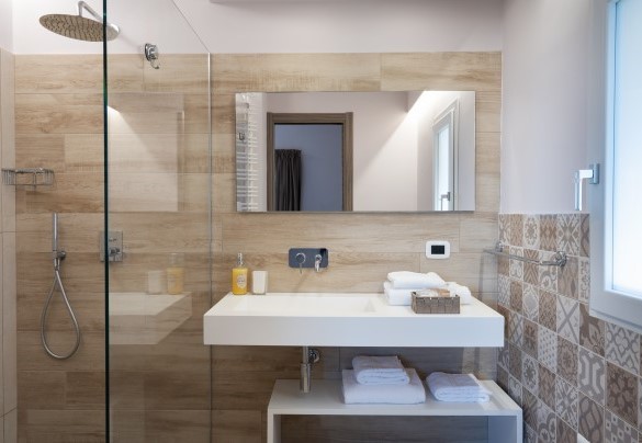 Bagno ensuite con doccia al primo piano – Villa Provenza