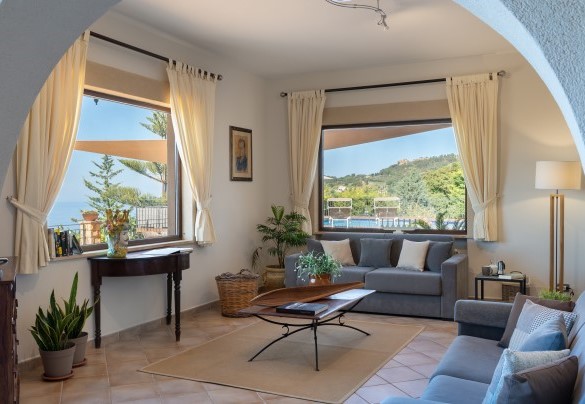 Il soggiorno al piano terra – Villa Provenza