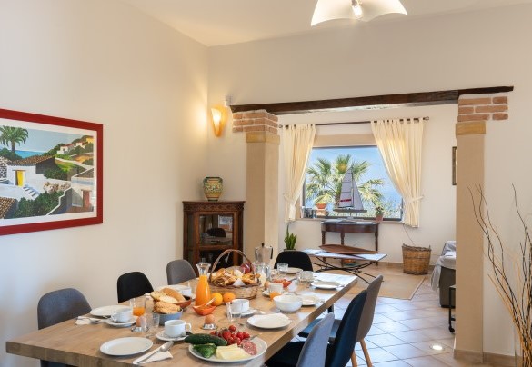 La sala da pranzo al piano terra – Villa Provenza
