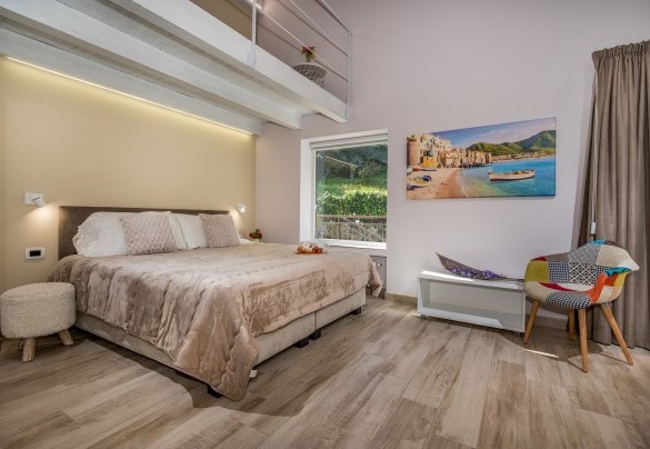 Camera matrimoniale con letto divisibile n.5 con soppalco e bagno en suite  al primo piano
