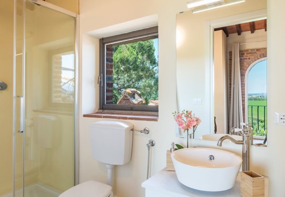 Bagno con doccia n.5, en-suite alla camera n.6 – Villa Pucci 