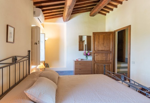 Camera matrimoniale n.2 con bagno en-suite, al primo piano – Villa Pucci 