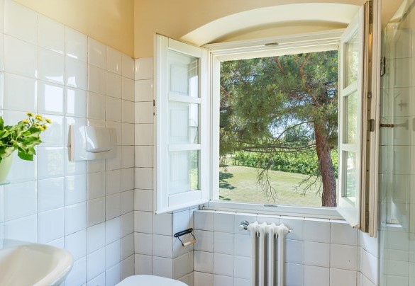 Bagno con doccia n.2, en-suite alla camera n.2 – Villa Pucci 