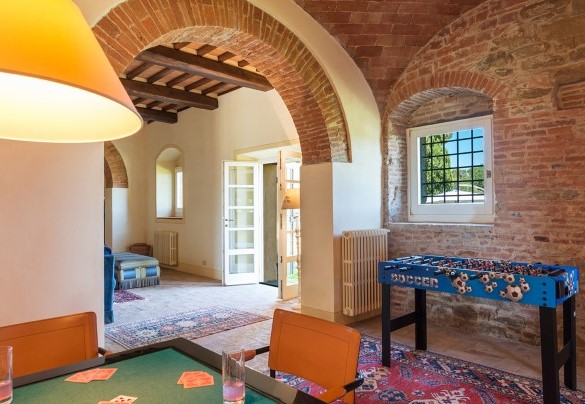 L’area giochi nel salotto al piano terra – Villa Pucci 